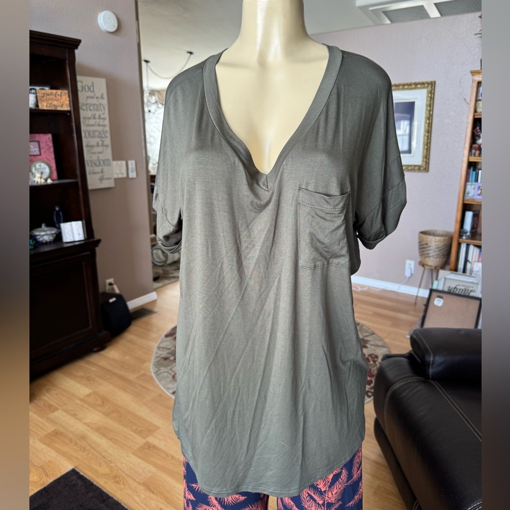 Flamingo olive green short sleeve Vneck blouse-size XL